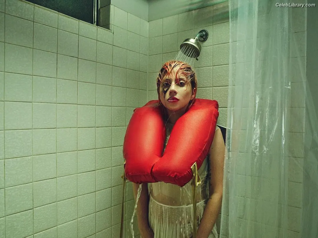 Lady Gaga photo 1 of 3664