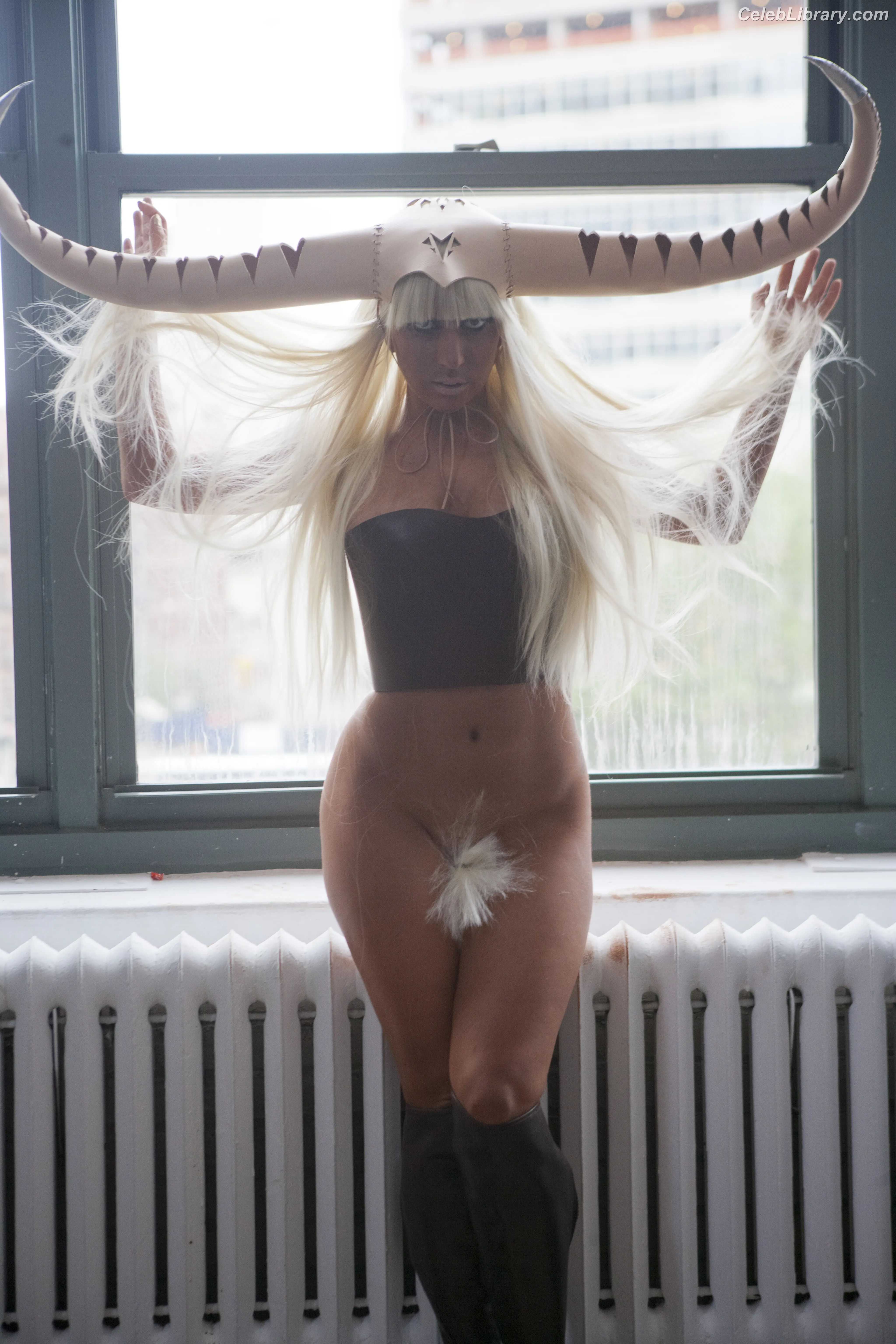 Lady Gaga photo 3 of 3664