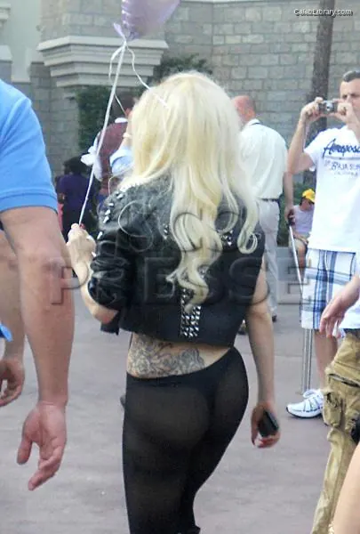 Lady Gaga photo 1 of 3664