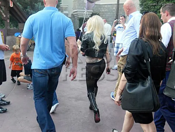 Lady Gaga photo 2 of 3664