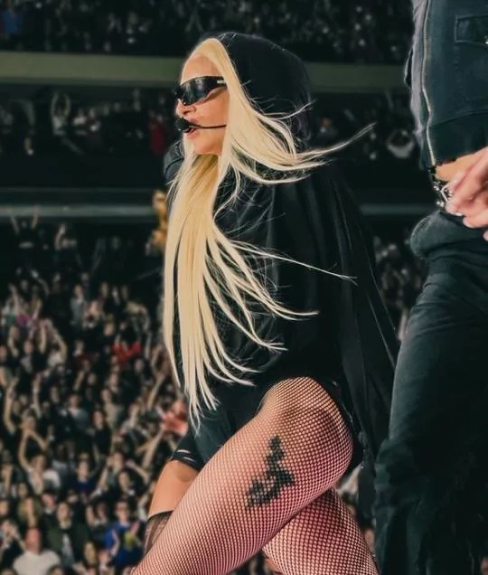 Lady Gaga photo 3 of 3664