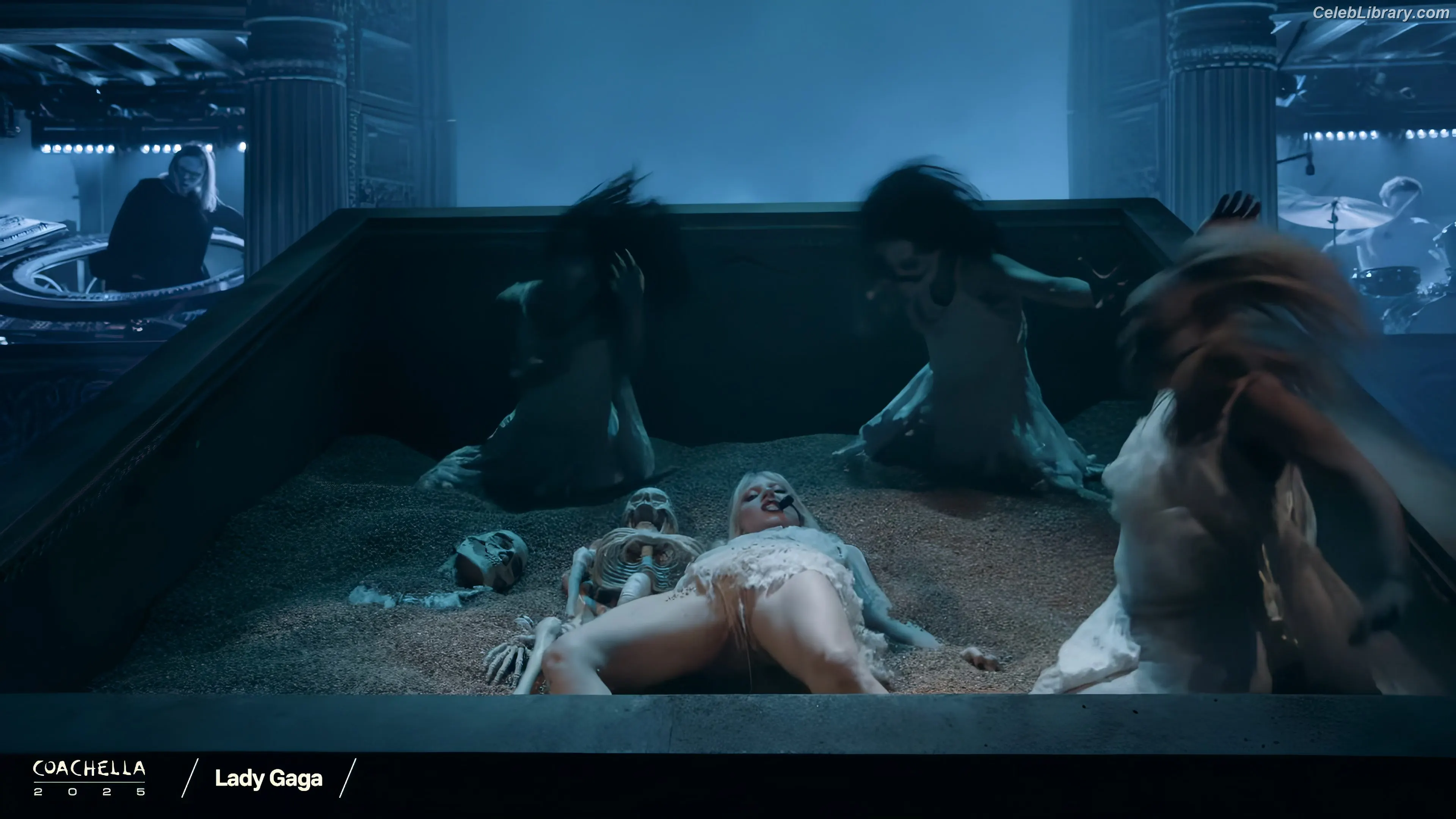 Lady Gaga photo 2 of 3664