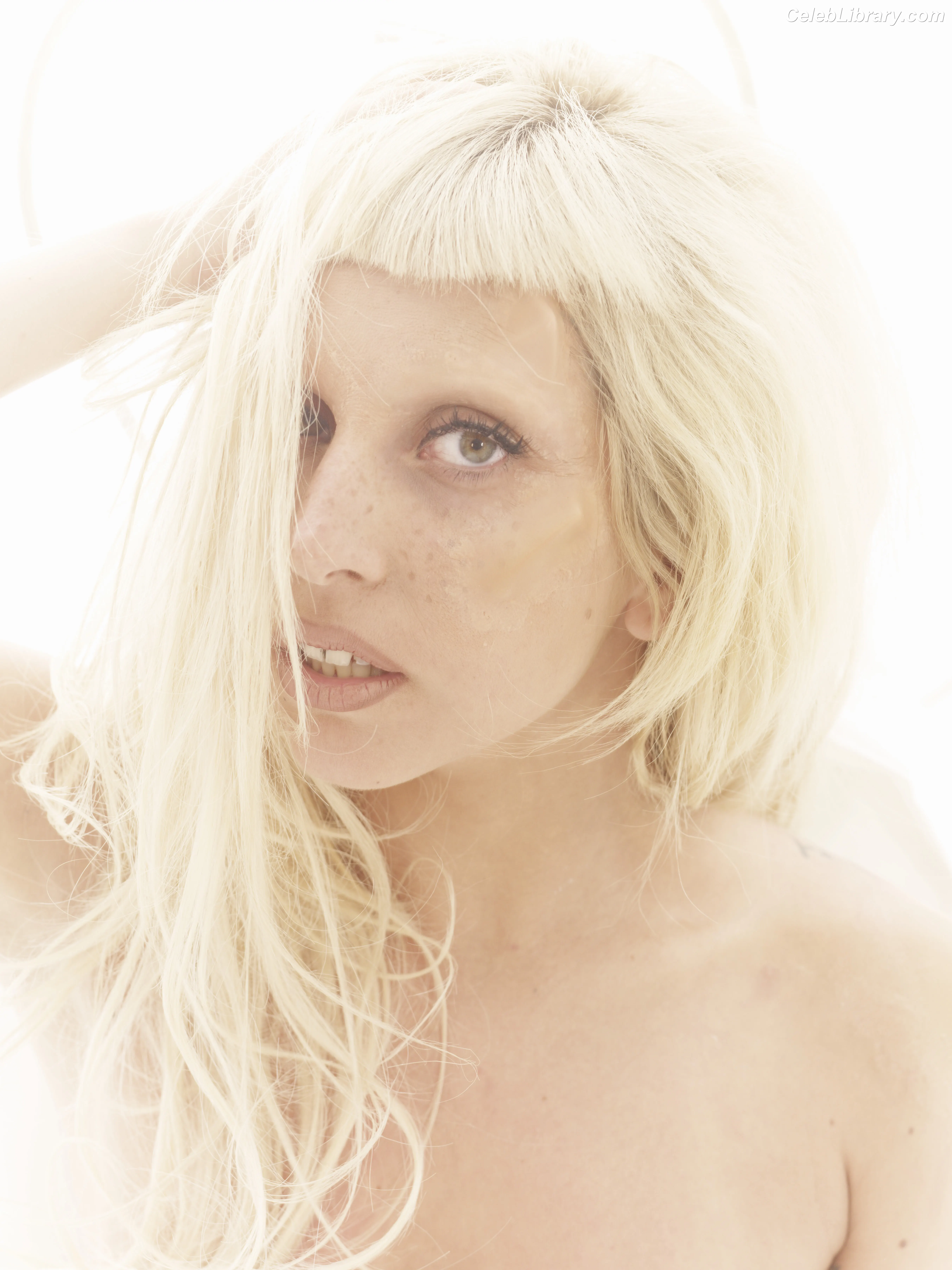 Lady Gaga photo 1 of 3664