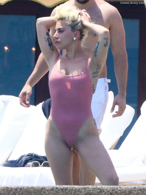 Lady Gaga photo 10 of 1595