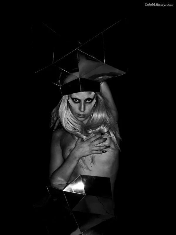 Lady Gaga photo 3 of 1595