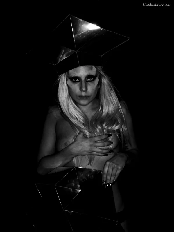 Lady Gaga photo 5 of 1595