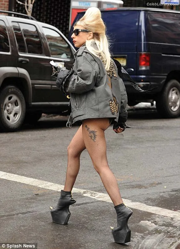 Lady Gaga photo 22 of 1595