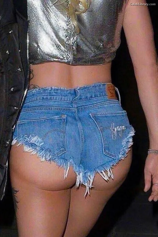 Lady Gaga photo 15 of 1595