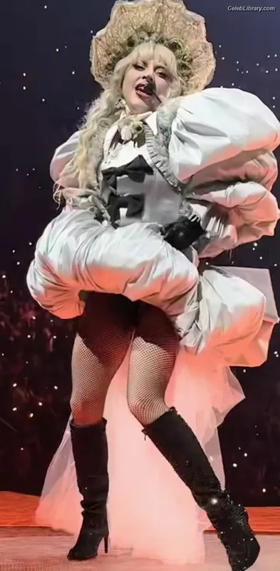 Lady Gaga photo 23 of 1595