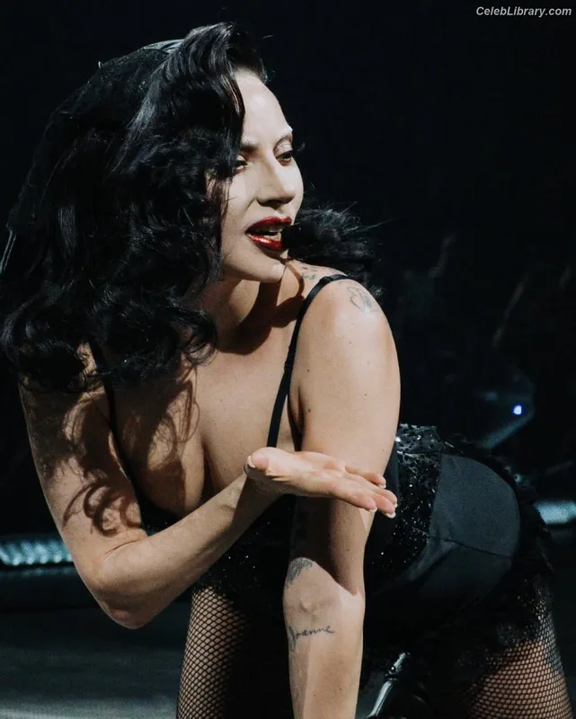 Lady Gaga photo 1 of 1595