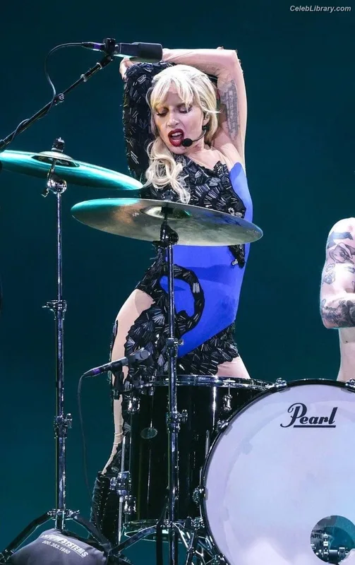 Lady Gaga photo 1 of 1595