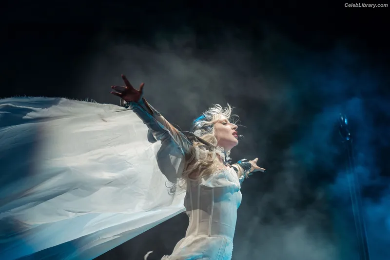 Lady Gaga photo 21 of 1595