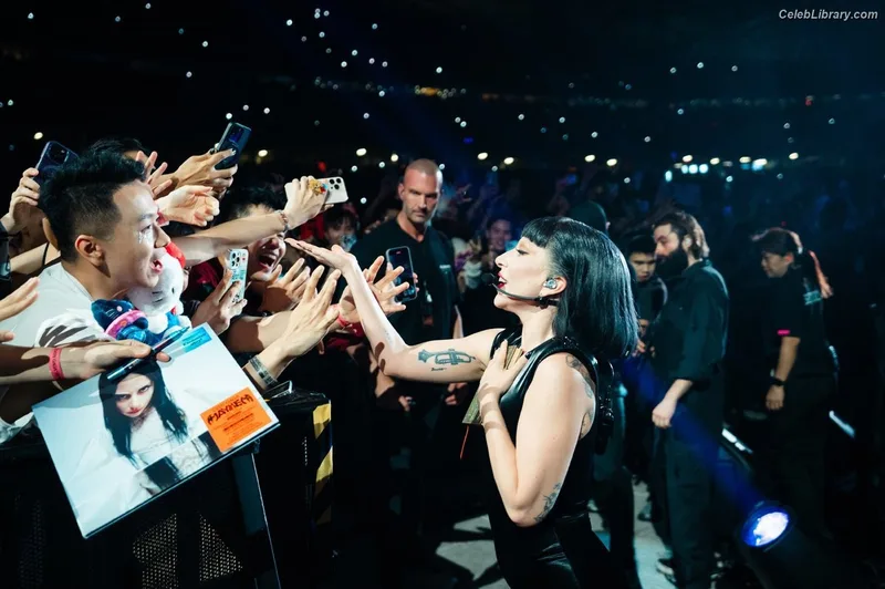 Lady Gaga photo 2 of 1595