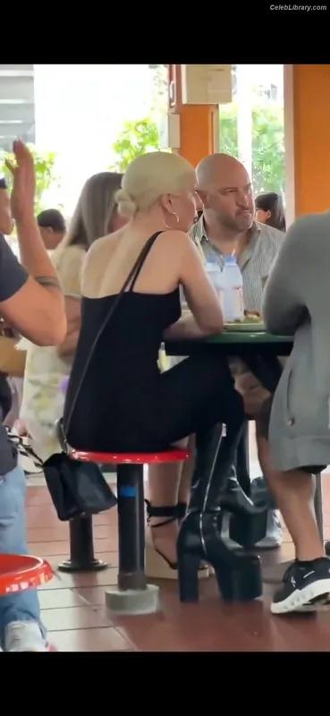 Lady Gaga photo 14 of 1595