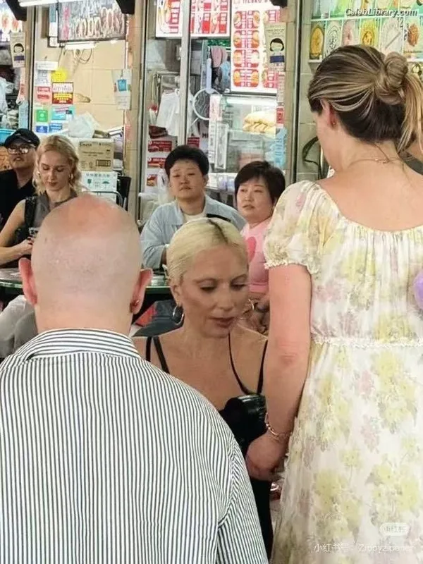 Lady Gaga photo 15 of 1595