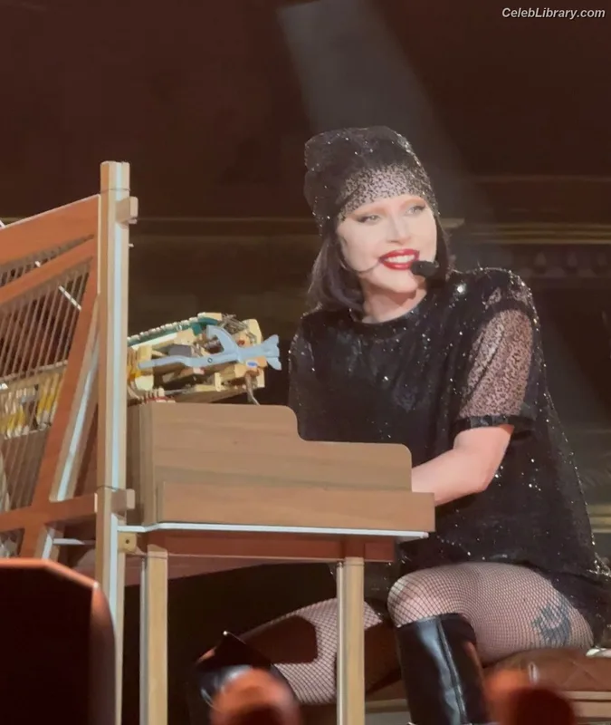 Lady Gaga photo 4 of 1595