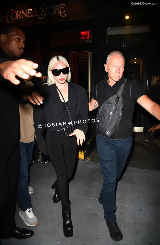 Lady Gaga photo 24 of 1595