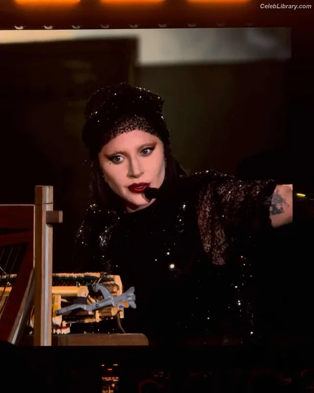 Lady Gaga photo 18 of 1595