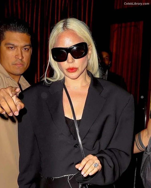 Lady Gaga photo 20 of 1595
