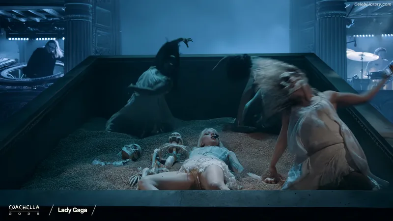 Lady Gaga photo 22 of 1595