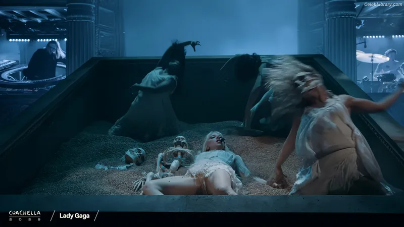 Lady Gaga photo 23 of 1595