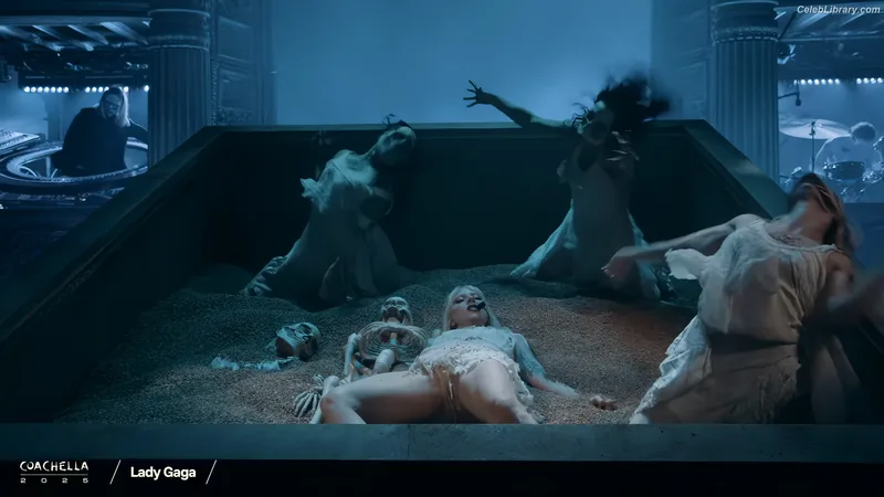 Lady Gaga photo 1 of 1595