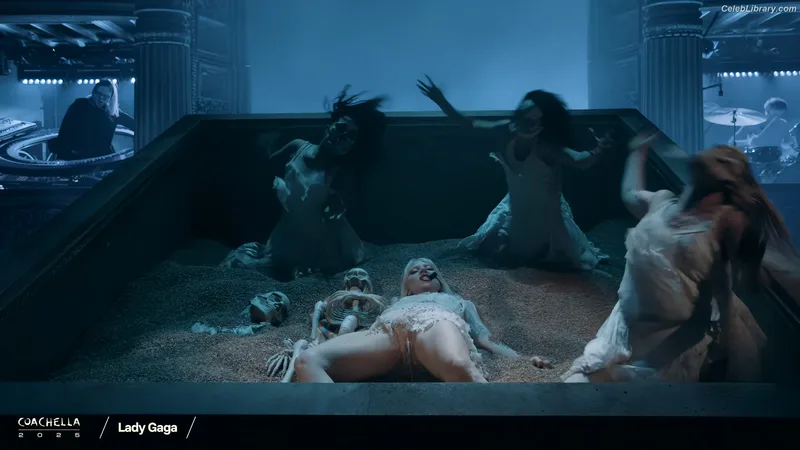 Lady Gaga photo 4 of 1595
