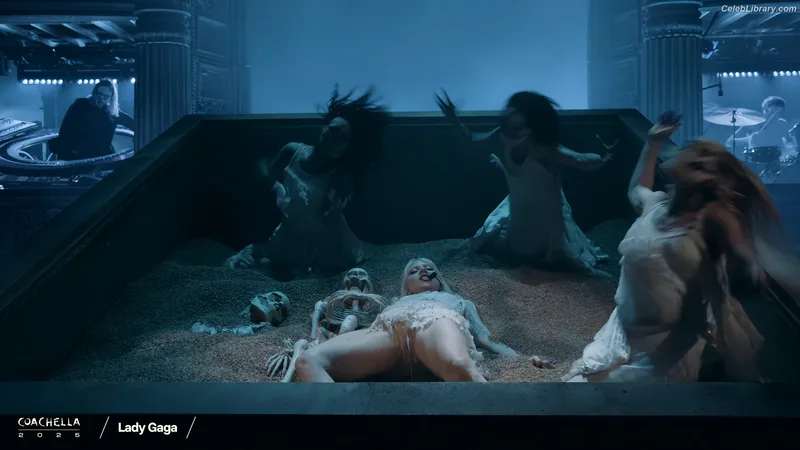 Lady Gaga photo 5 of 1595