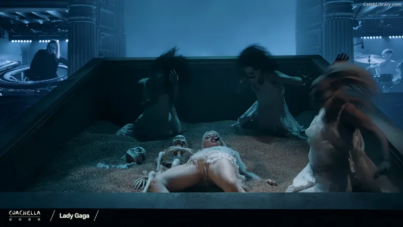 Lady Gaga photo 7 of 1595