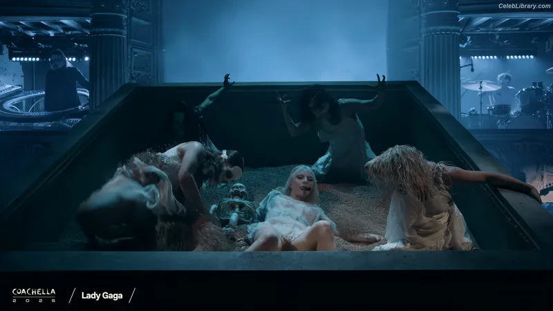 Lady Gaga photo 10 of 1595