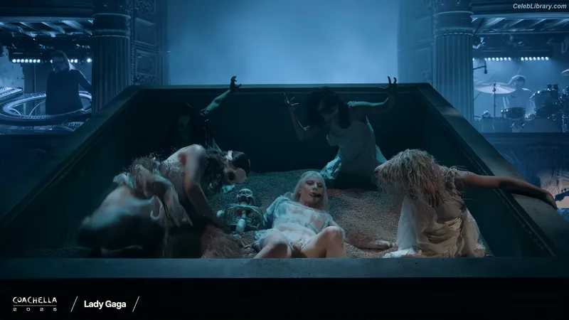 Lady Gaga photo 11 of 1595