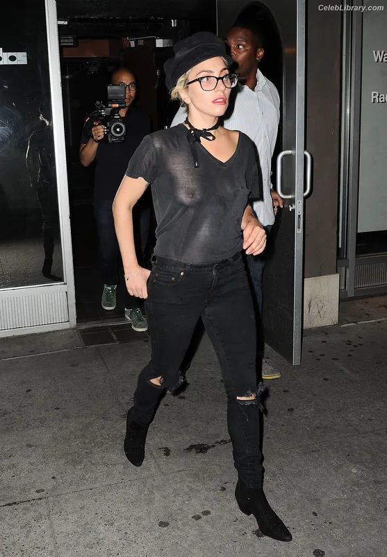 Lady Gaga photo 23 of 1595
