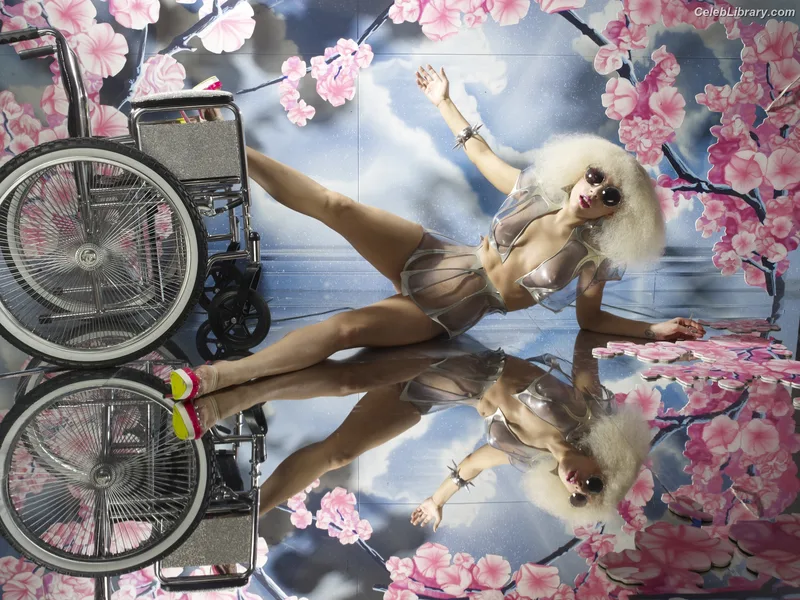 Lady Gaga photo 21 of 1595