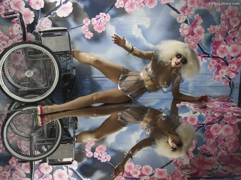 Lady Gaga photo 7 of 1595