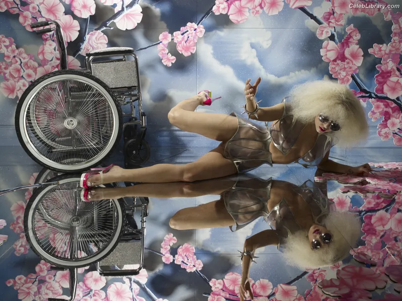 Lady Gaga photo 3 of 1595