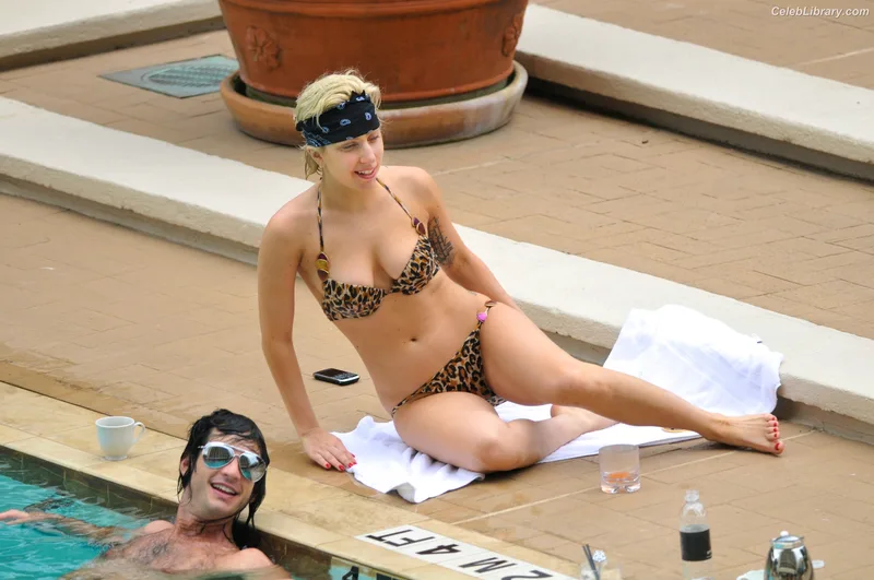 Lady Gaga photo 22 of 1595