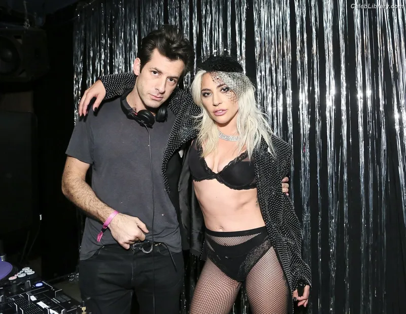 Lady Gaga photo 6 of 1595