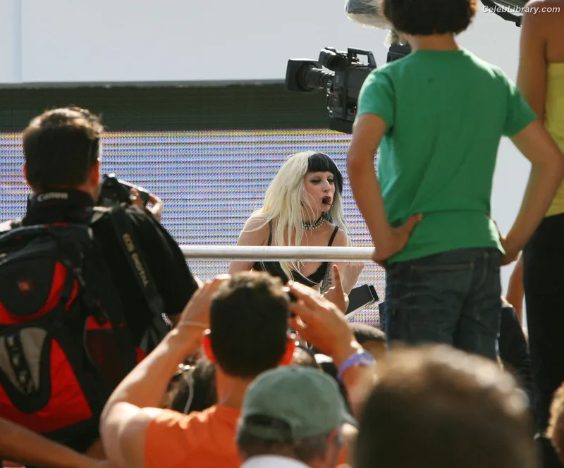 Lady Gaga photo 24 of 1595