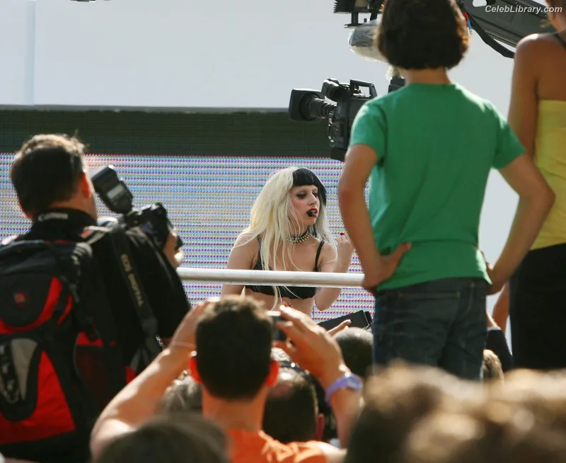Lady Gaga photo 1 of 1595