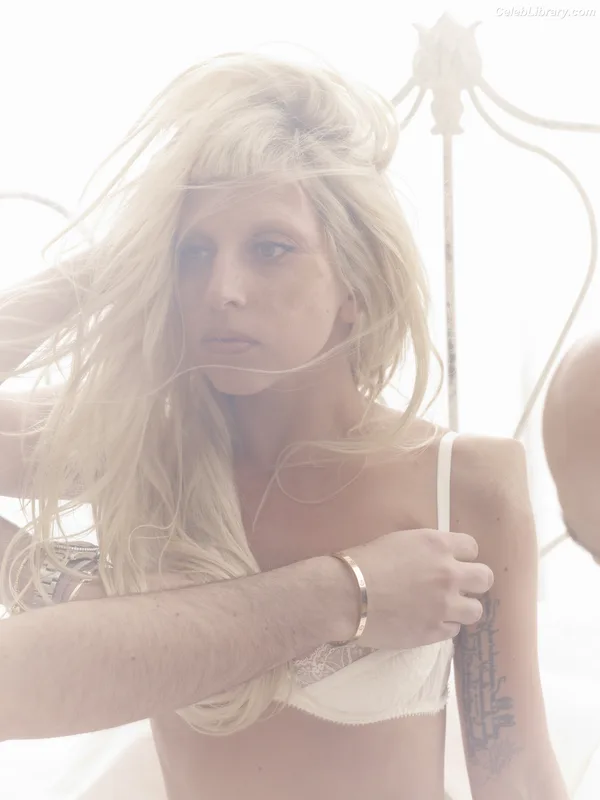 Lady Gaga photo 3 of 1595
