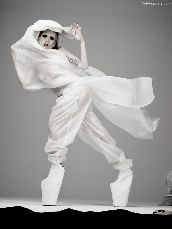 Lady Gaga photo 16 of 1595