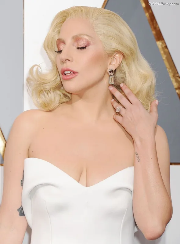 Lady Gaga photo 10 of 1595