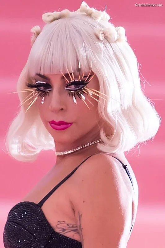 Lady Gaga photo 18 of 1595