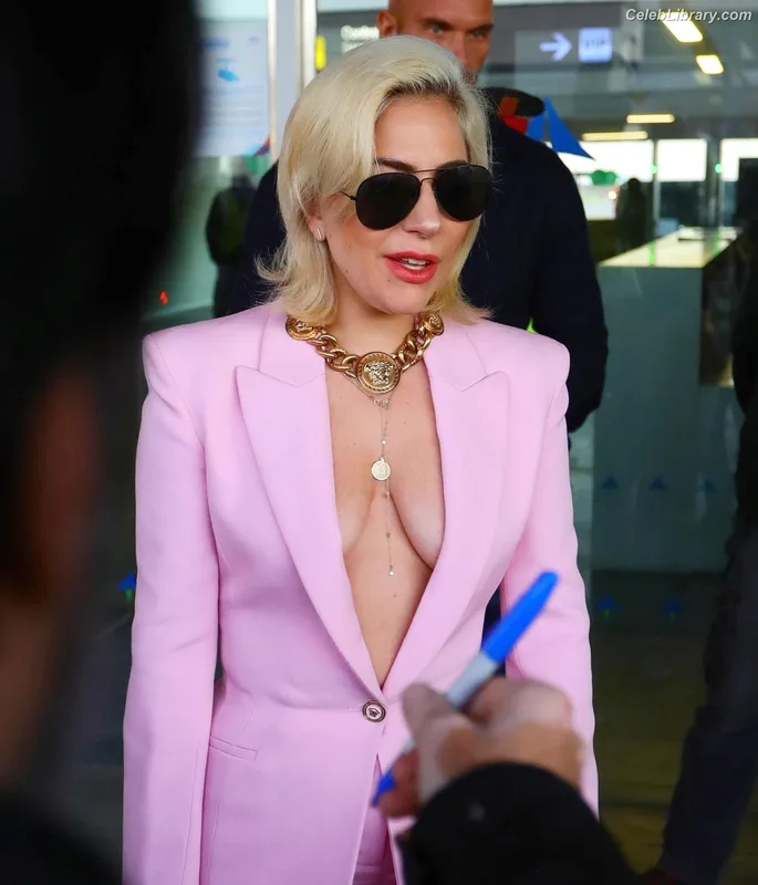 Lady Gaga photo 1 of 1595