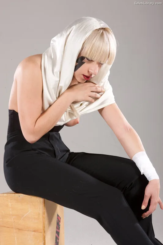 Lady Gaga photo 12 of 1595