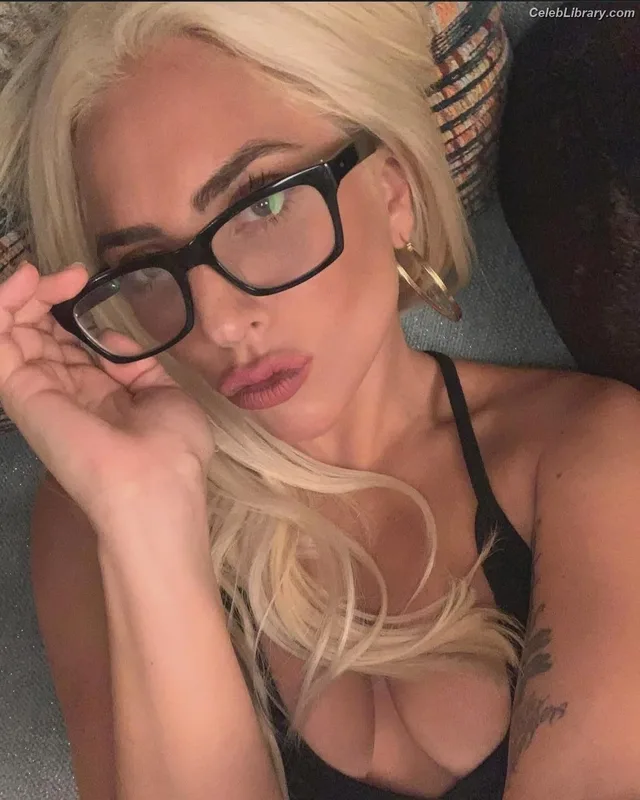 Lady Gaga photo 15 of 1595