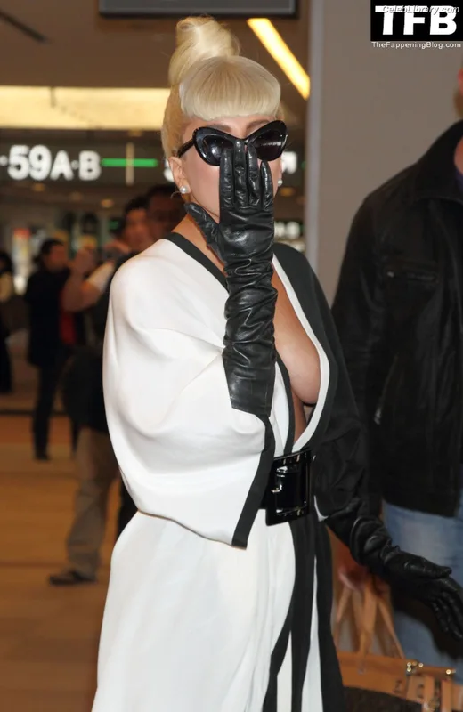 Lady Gaga photo 24 of 1595