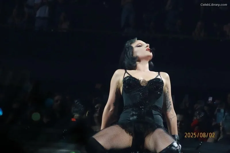 Lady Gaga photo 16 of 1595