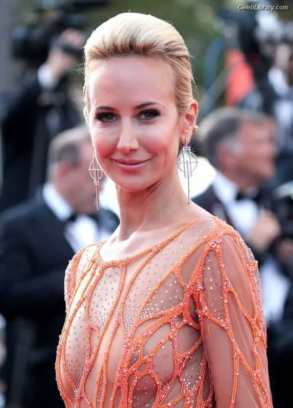Lady Victoria Hervey photo 3 of 109