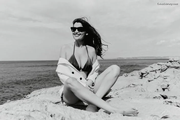 Laetitia Casta photo 20 of 210